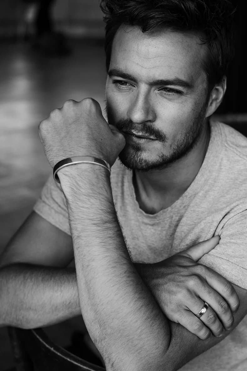 Strata armring, åben